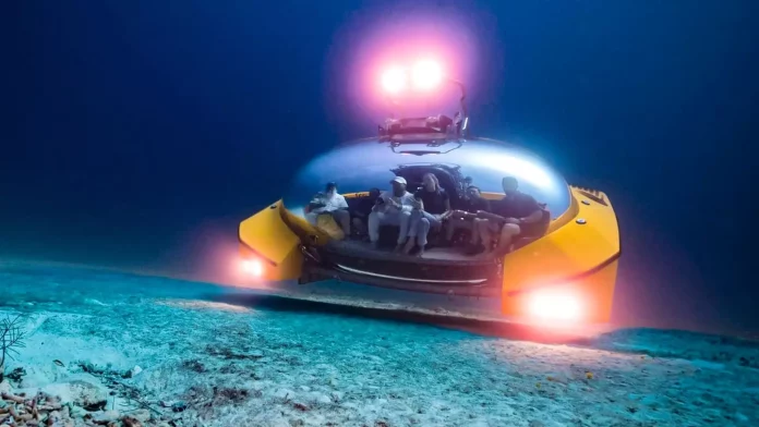 Підводний човен для круїзів дном океану